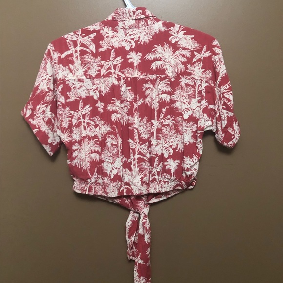 American Eagle XS Pink with White Hawaiian Print Tie Top - Picture 5 of 5